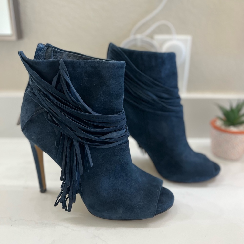 🥂Vince Camuto fringe boots